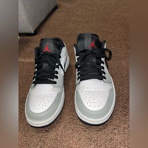 Jordan 1 low smoke grey
